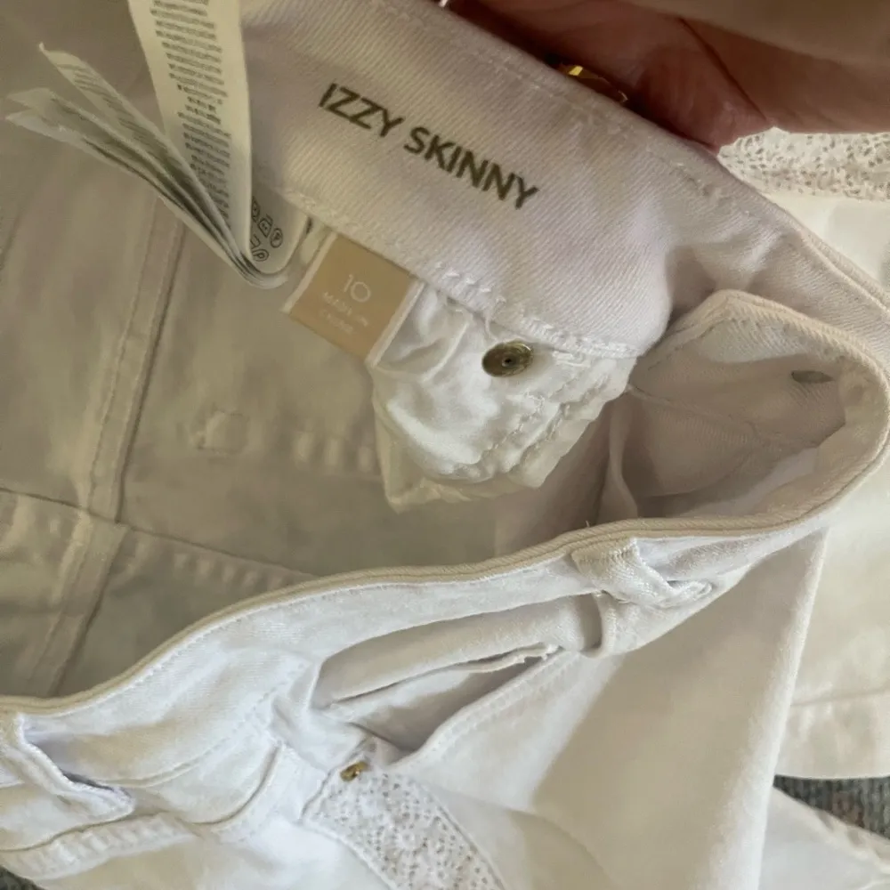 NWOT Michael Kors White Skinny Jeans with Gold Accents - Image 3