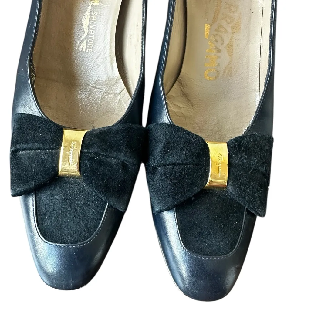 Salvatore Ferragamo Vintage Classic Bow Pumps - Image 6