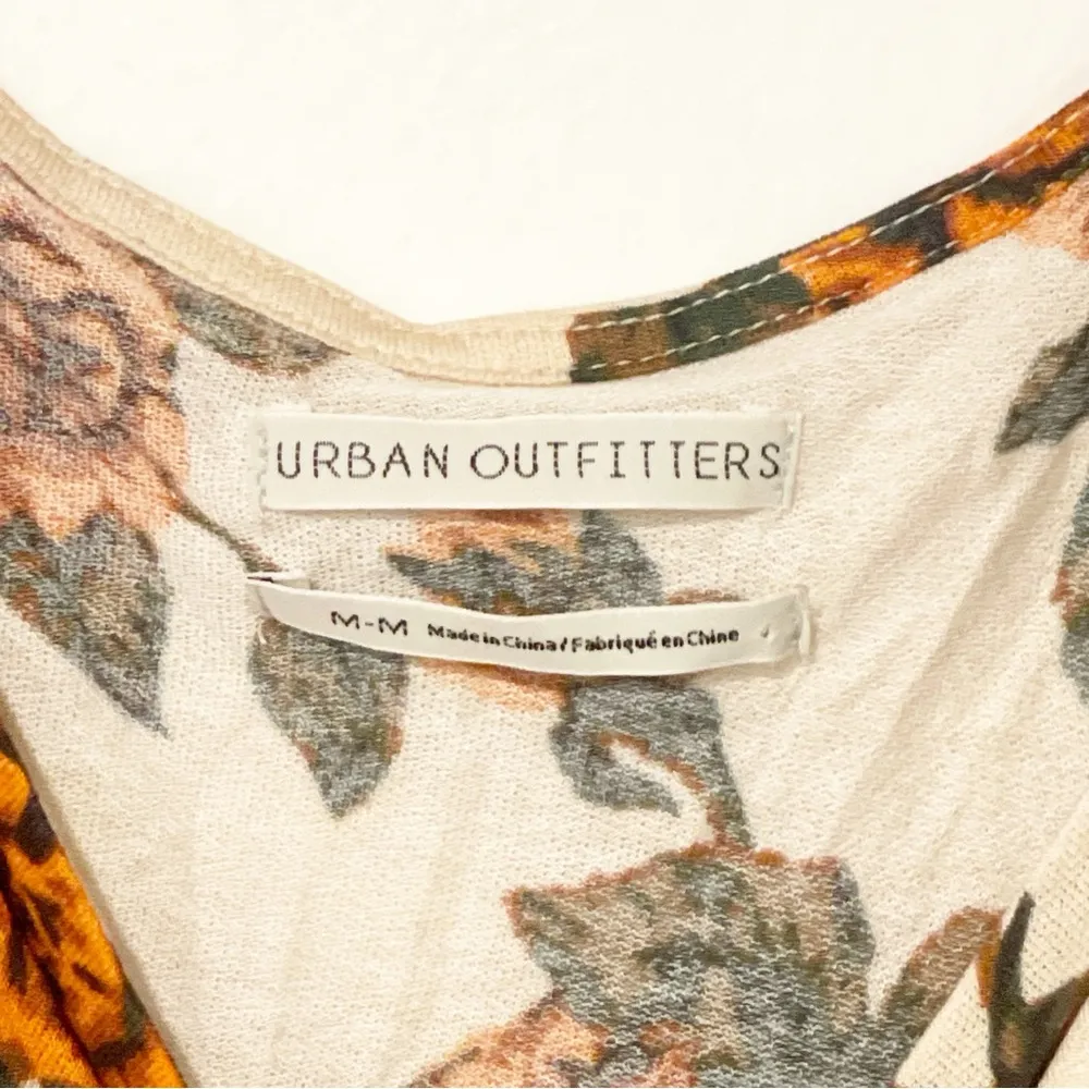 Urban Outfitters Size Medium Floral Tie Front Old Soul Smocked Top - Image 4