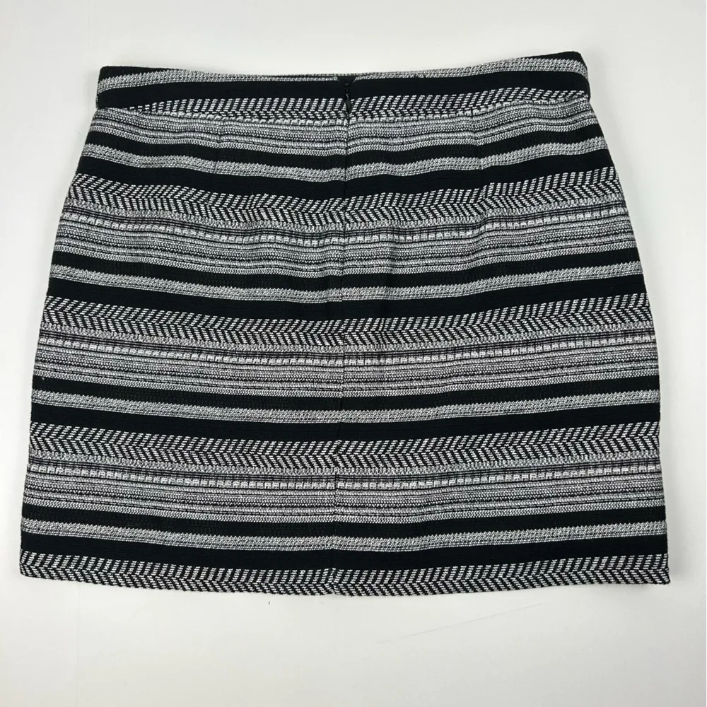 J.Crew Women's Black & White Striped Knit Pencil Skirt Size 8 - Image 3