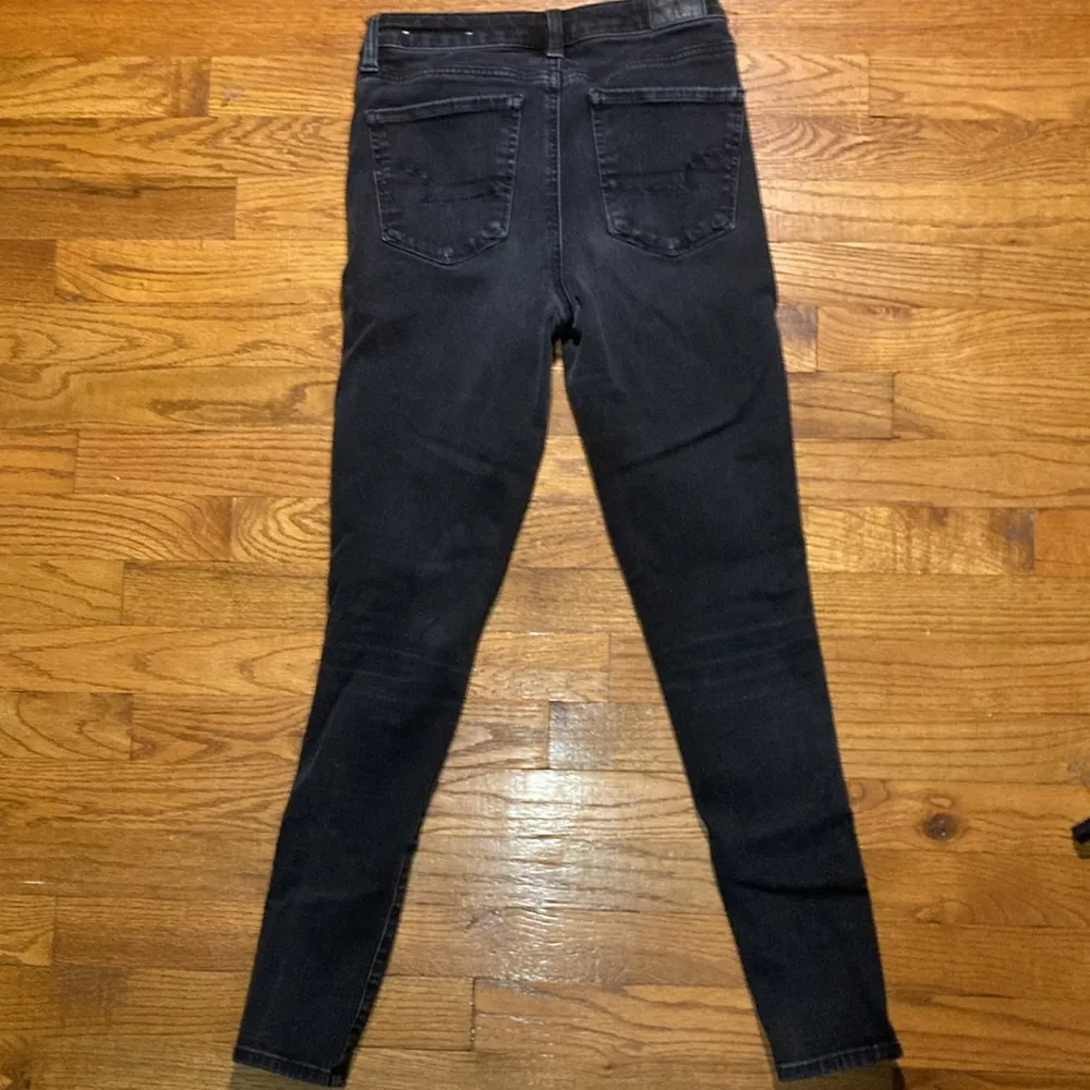 American Eagle 360 next level stretch size 4  Stylish Black Denim Jeans - Image 4