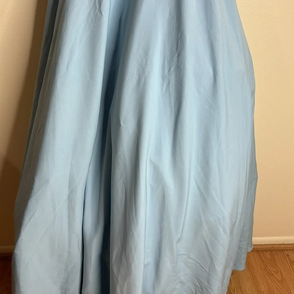Mac Duggal Ieena CLASSIC A-LINE V-NECK BALLGOWN in powder blue size 12 - Image 7
