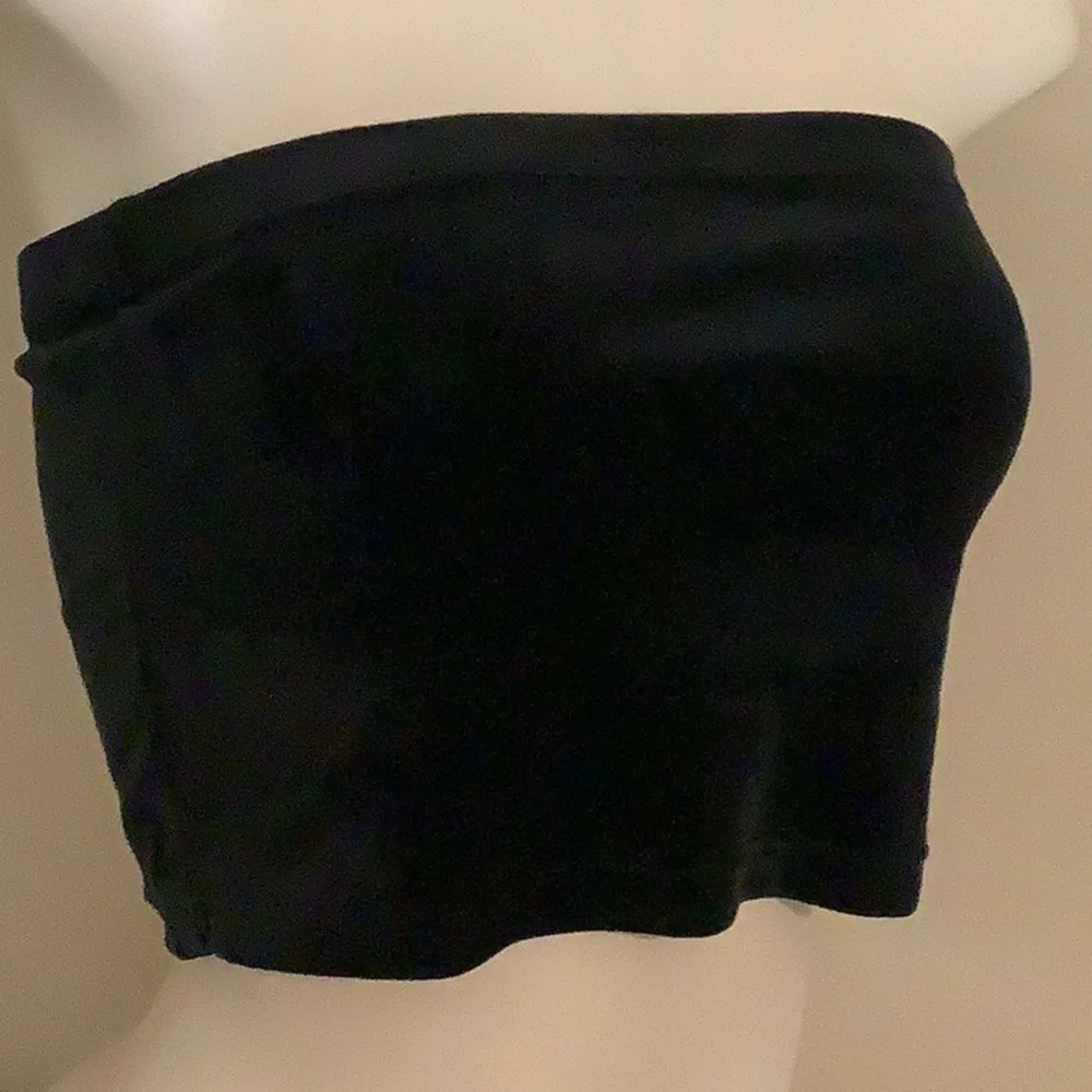 Suzette Size M/L Black Velvet Strapless Top. Preloved - Image 2