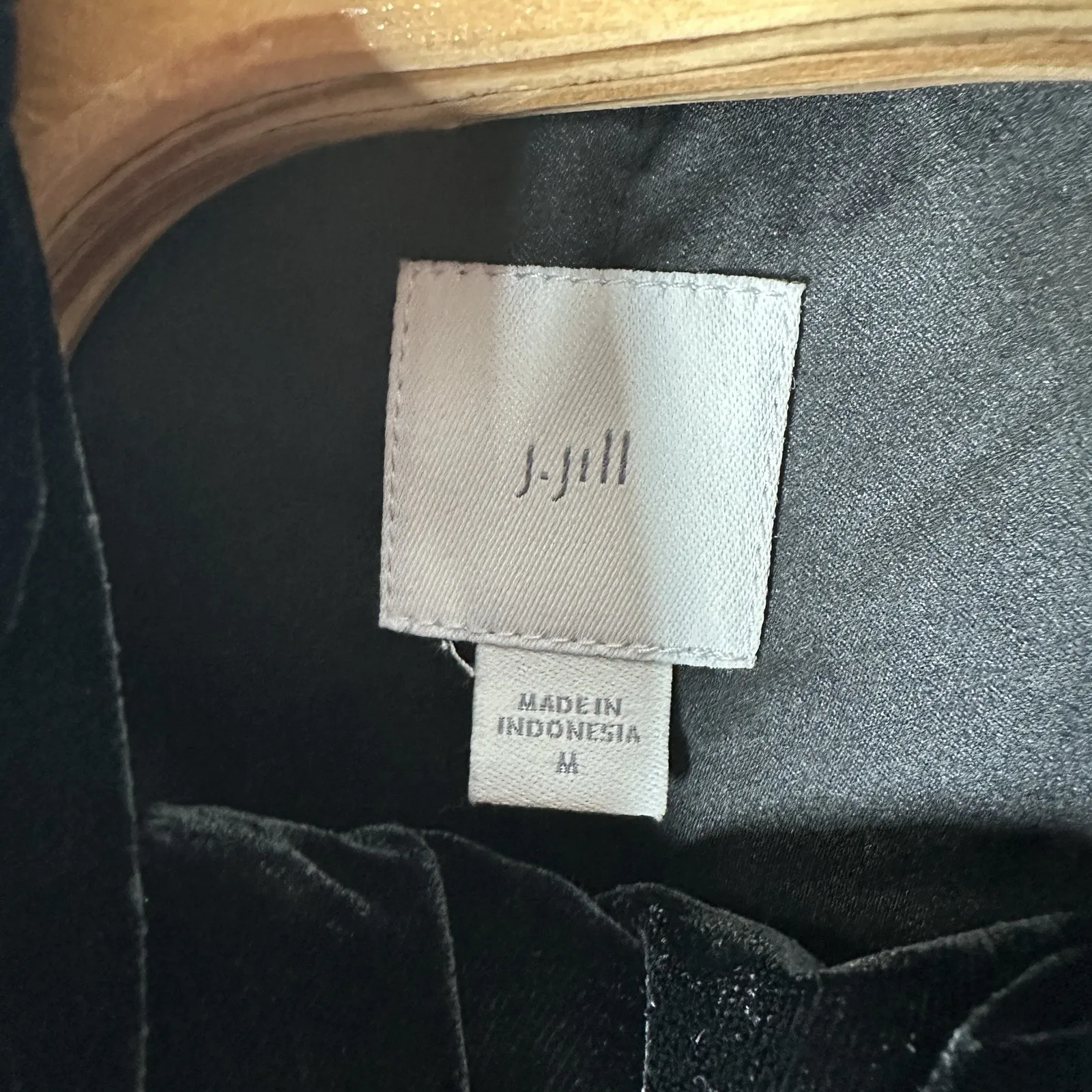 J Jill Black Velvet Quilted Puffer Jacket Snap Front Lined Pockets Size Medium - Image 9