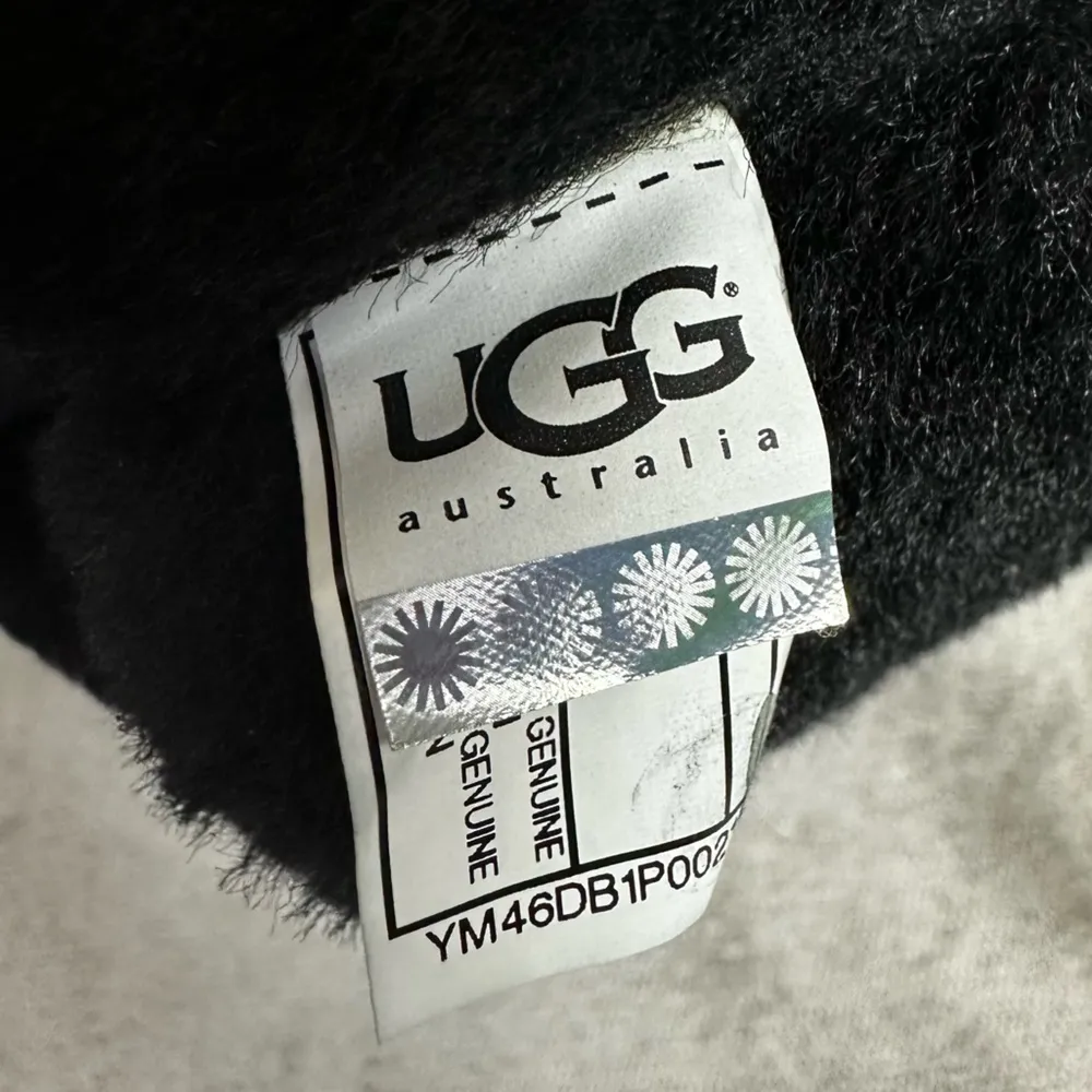 UGG Black Suede and Sheepskin Boots Size 8 - Image 8