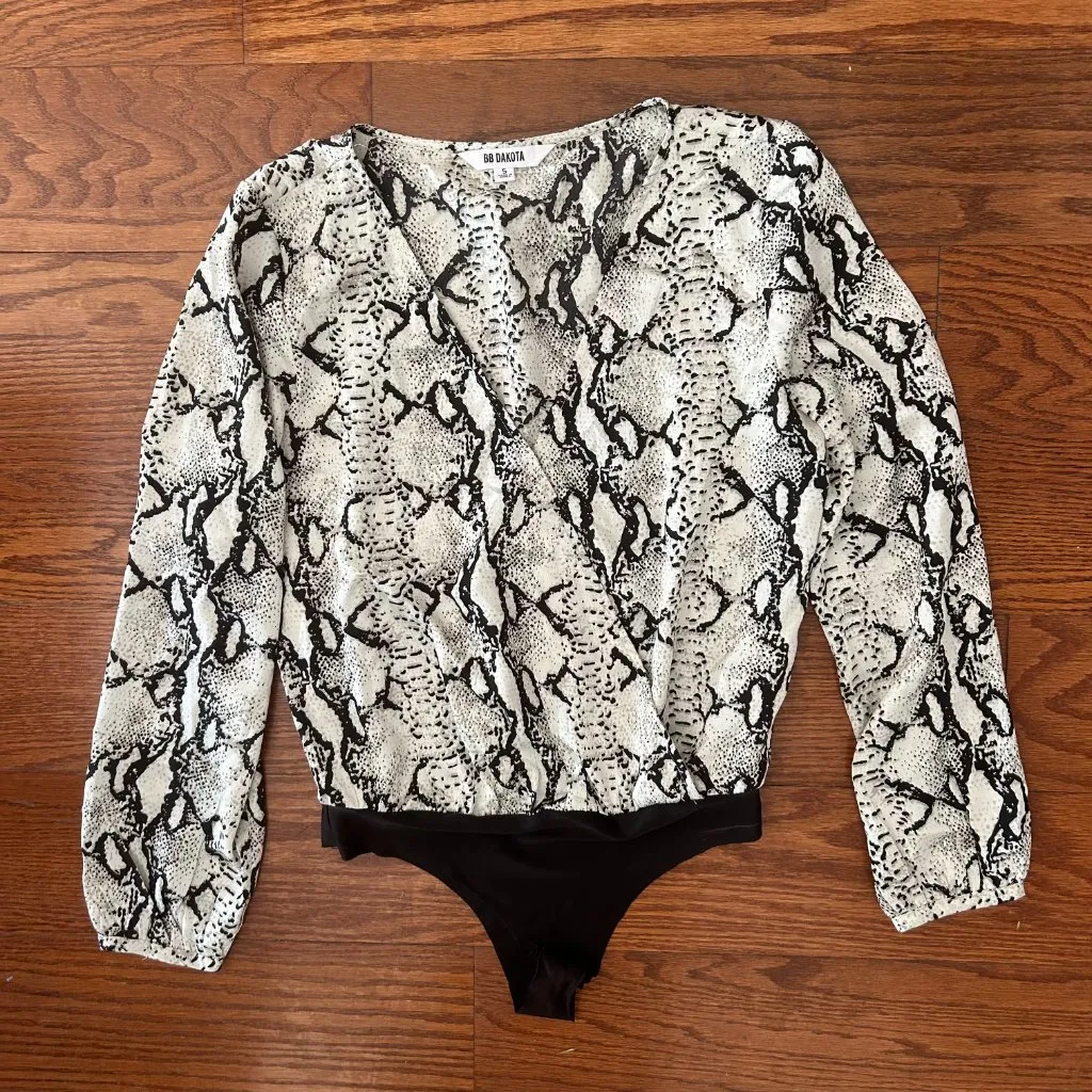 BB DAKOTA Women's Snake The Cake Satin Bodysuit Size Small Snakeskin Print - Image 13