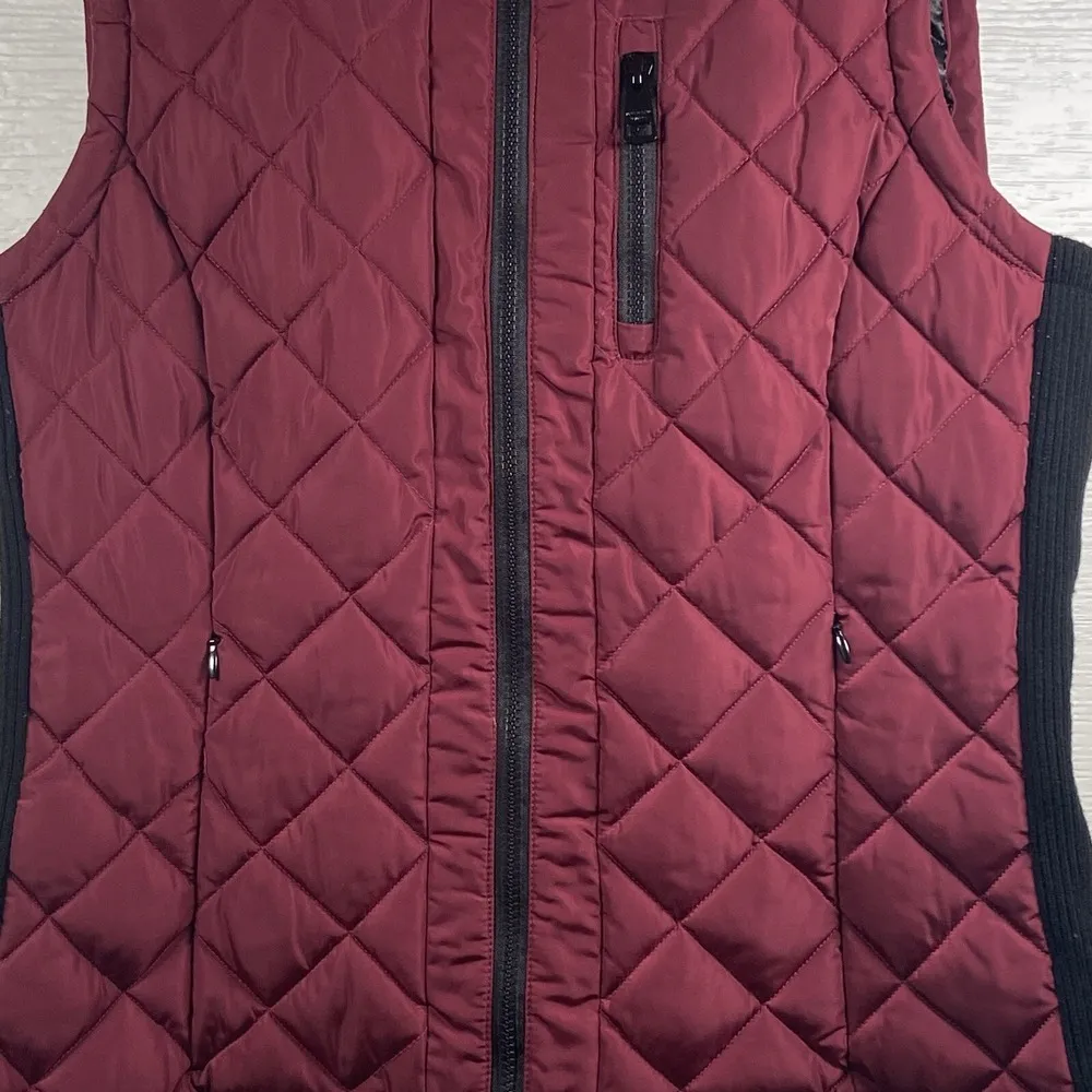 Andrew Marc Quilted Puffer Vest Womens Size M Burgundy Full Zip Stretch Knit Sds - Image 2