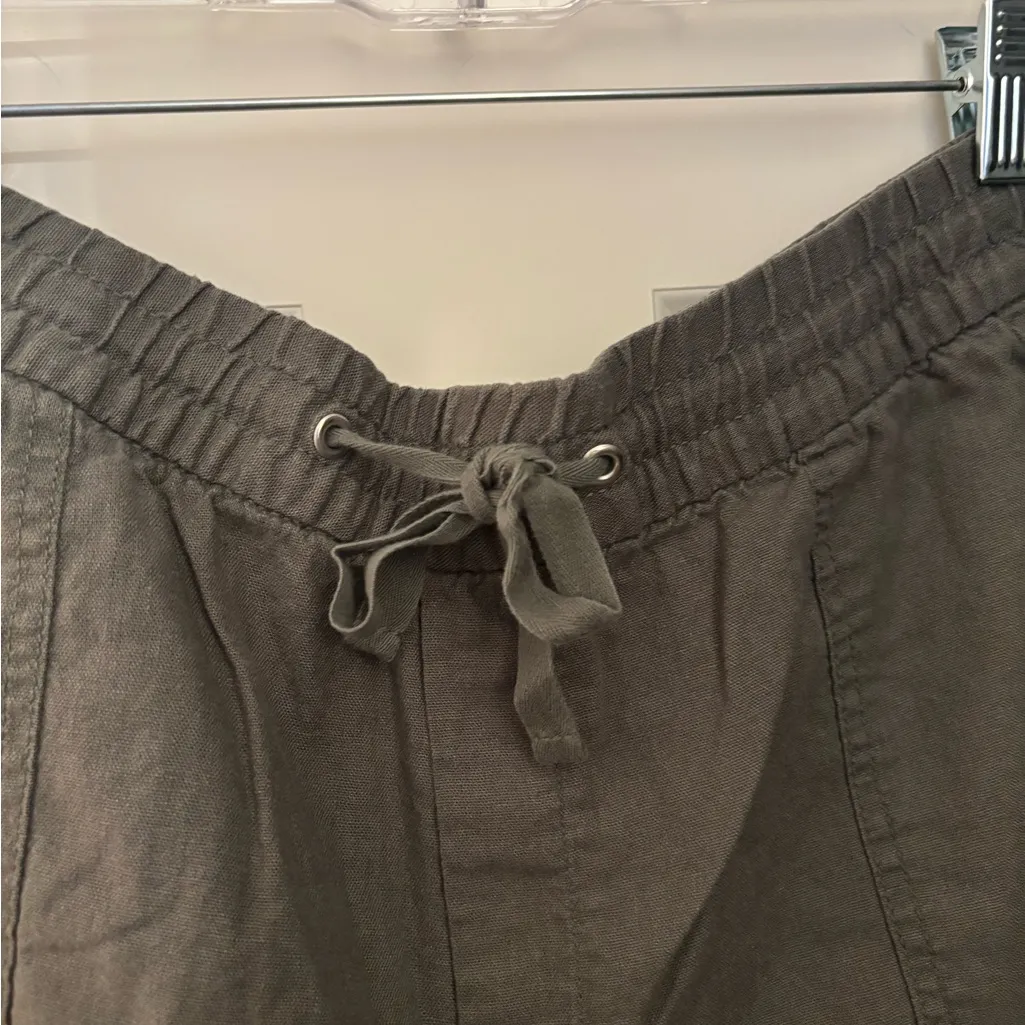 GAP Linen Blend Drawcord Waist Shorts in Dark Olive Green, Size L - Image 3