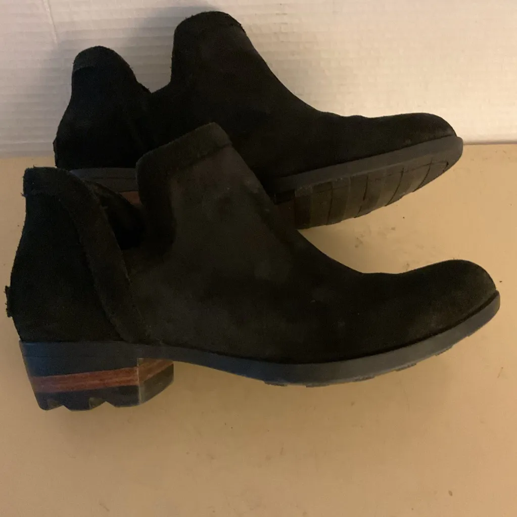 Sorel Black Suede Chelsea Ankle Booties size 7.5 - Image 6