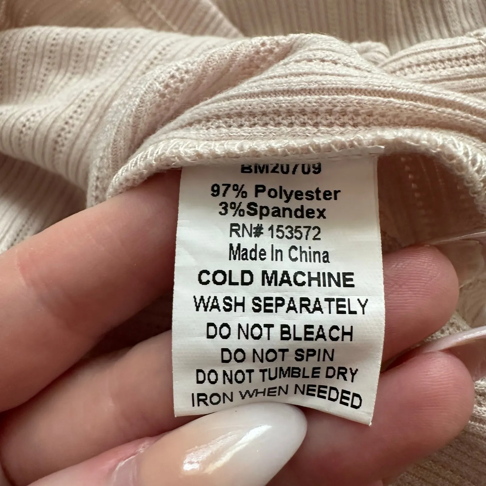 Bohme light tan knit long sleeve clasp front top size M - Image 8