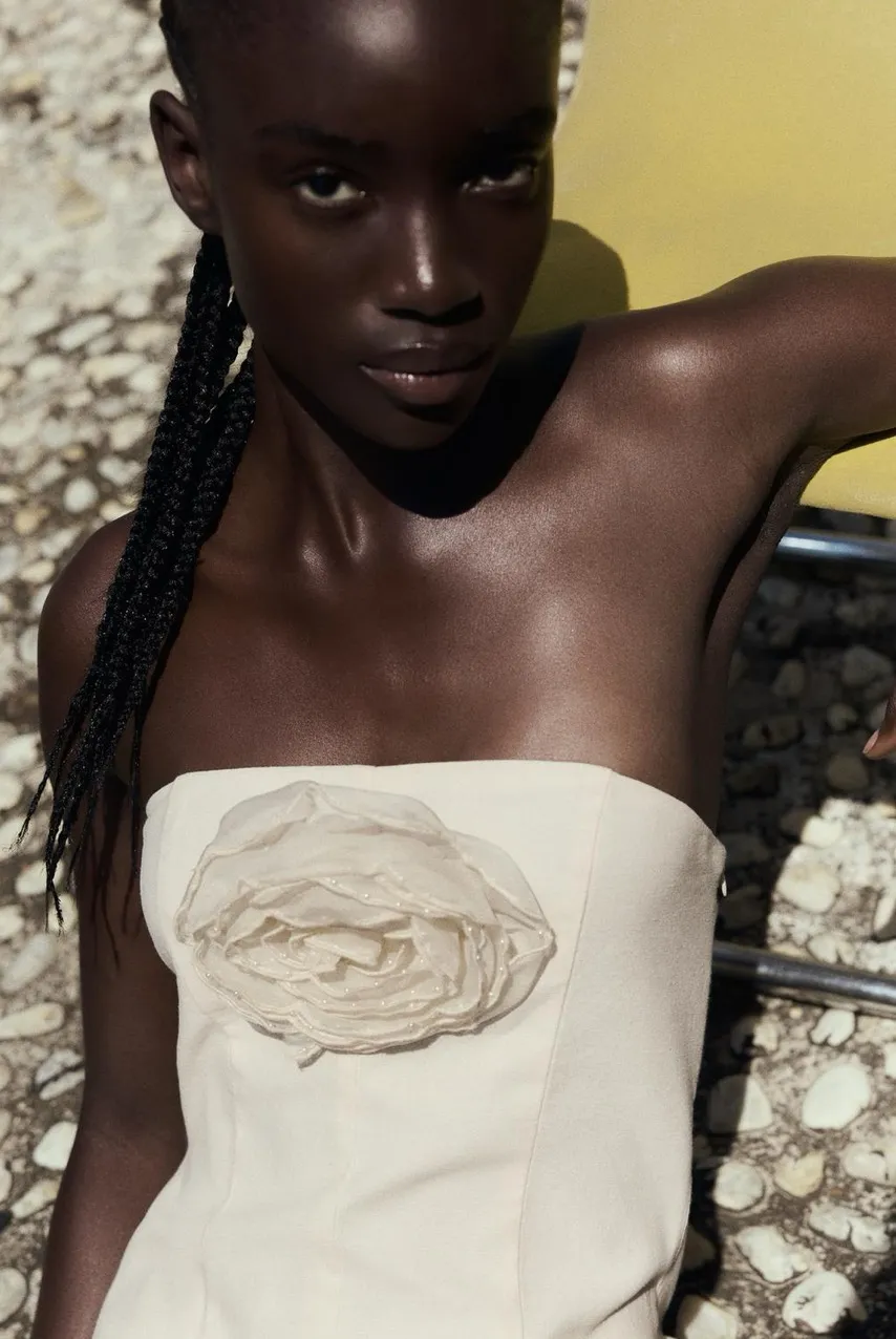 Elegant Cream Strapless Dress - Image 2