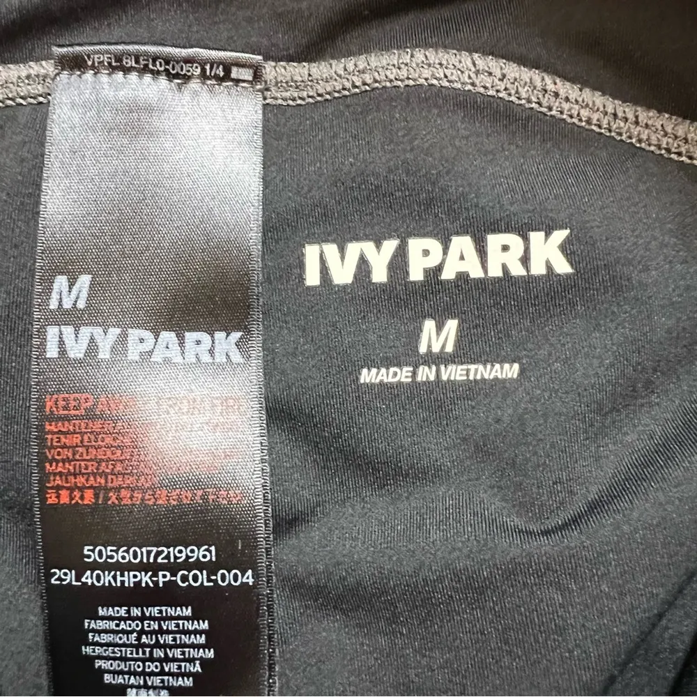 Ivy Park “I” Low Rise Capri Leggings. Size Medium. In Excellent Used Condition. - Image 4