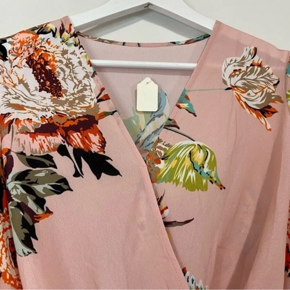 Women’s Short Sleeve V Neck Faux Wrap Gathered Front Floral Blouse Pink NWOT - Image 2