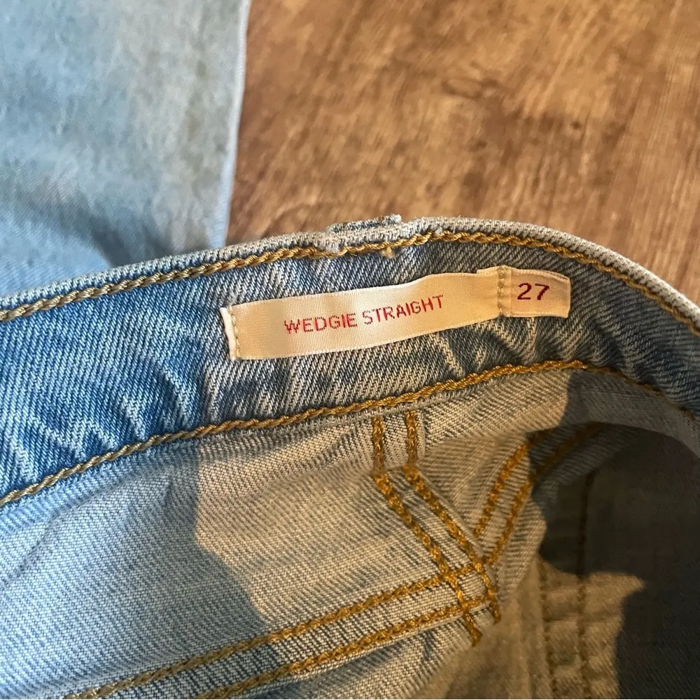 Levi's Wedgie Straight Jeans Light Wash Button Fly Size 27 - Image 3