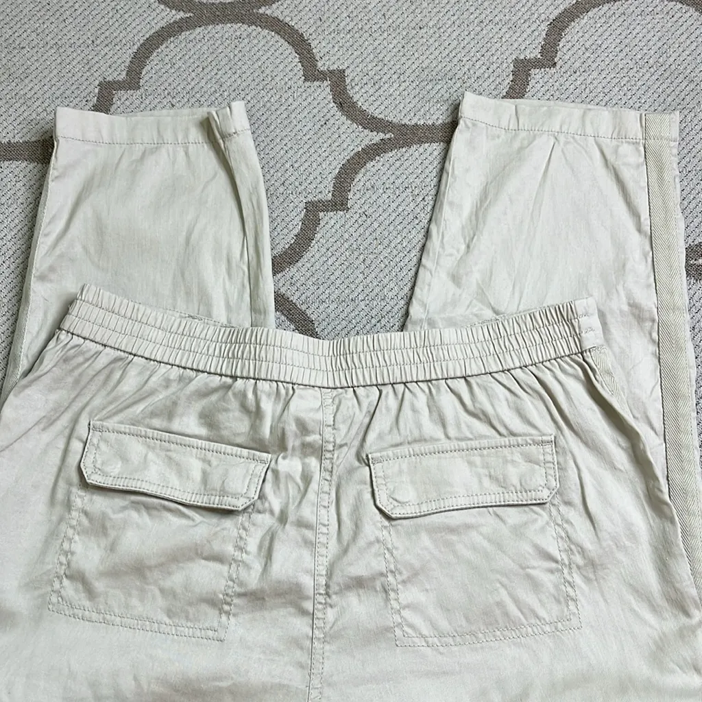 Chico's cropped cargo linen blend side neutral stripe pants, size 12 petite - Image 3