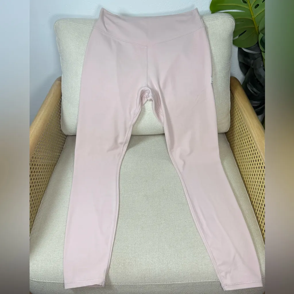 Vuori  AllTheForm Leggings 25.5" Size medium - Image 4