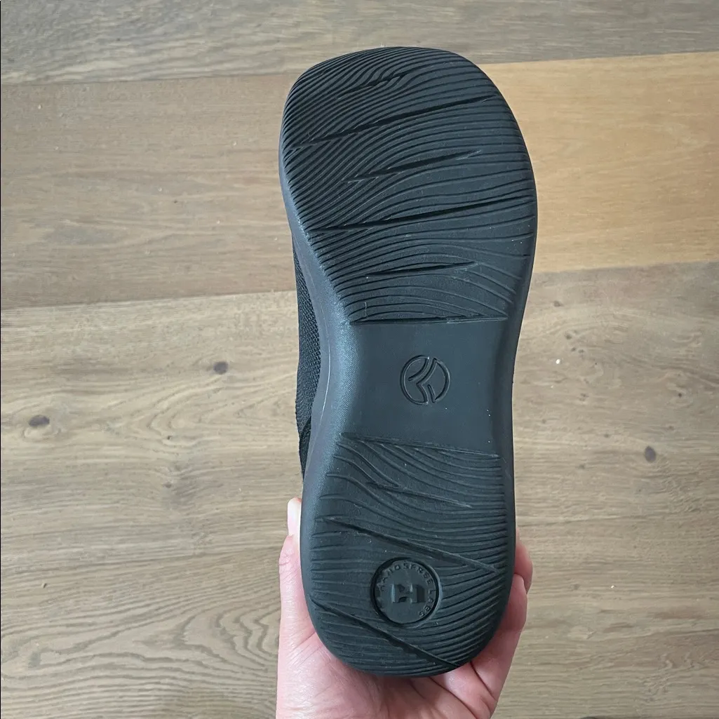 Kizik Unisex Blackout Madrid Eco Knit Sneakers Women’s 9 Wide Men’s 7.5 Wide Black - Image 12