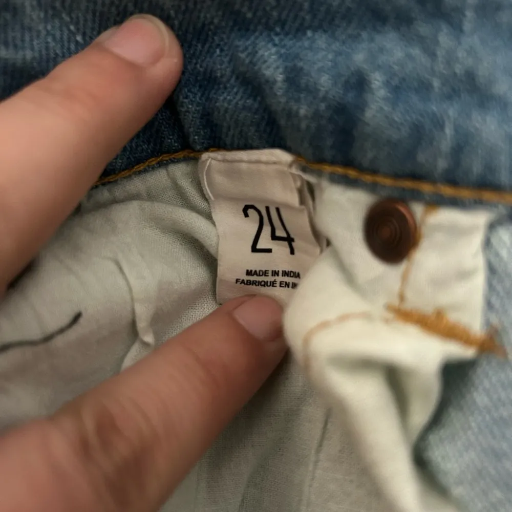 High-waisted patch and embroidered flare jeans size 24. - Image 2