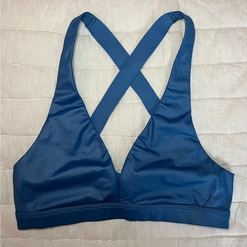 Victoria’s Secret Sport Steel Metallic Blue V Neck Sports Bra Size Small - Image 2