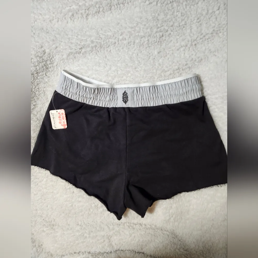 NWT Free people mini Shorts Size M - Image 3