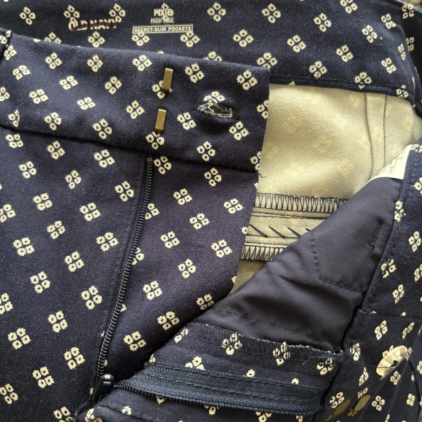 NEW Old Navy High Rise‎ Pixie Pants Office Career Wear Navy Birds Eye Size 12 - Image 5