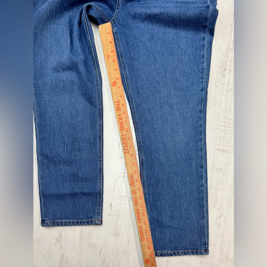 Kirkland Signature Women's High-Rise Straight Leg Jeans - Image 3