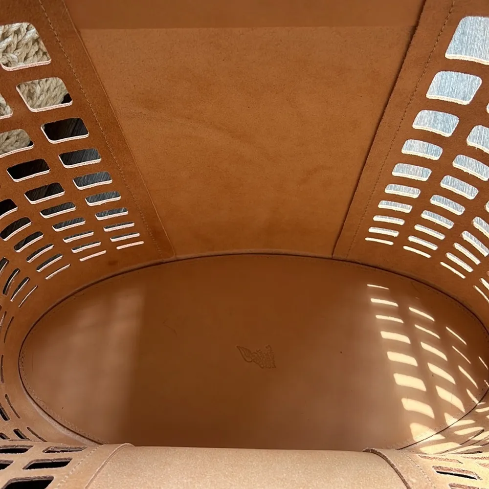 Demijohn cutout leather tote - Image 4