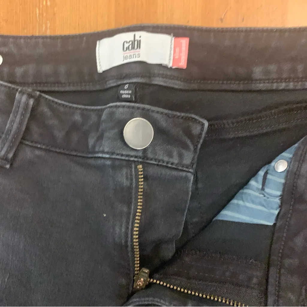 EUC CAbi Slim Boyfriend Distressed Black Wash Jeans Style 3387 Size 6 - Image 3