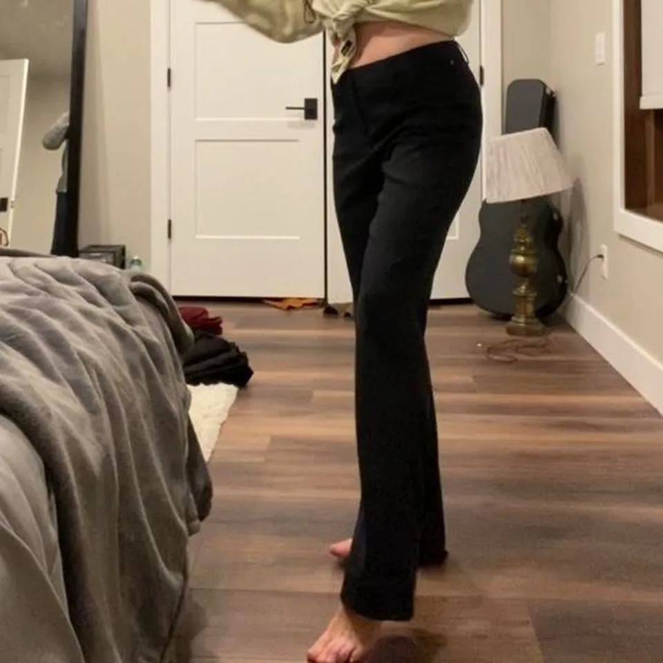 y2k Worthington ‘Modern Fit’ subtle black and navy plaid patterned flare pants - Image 2