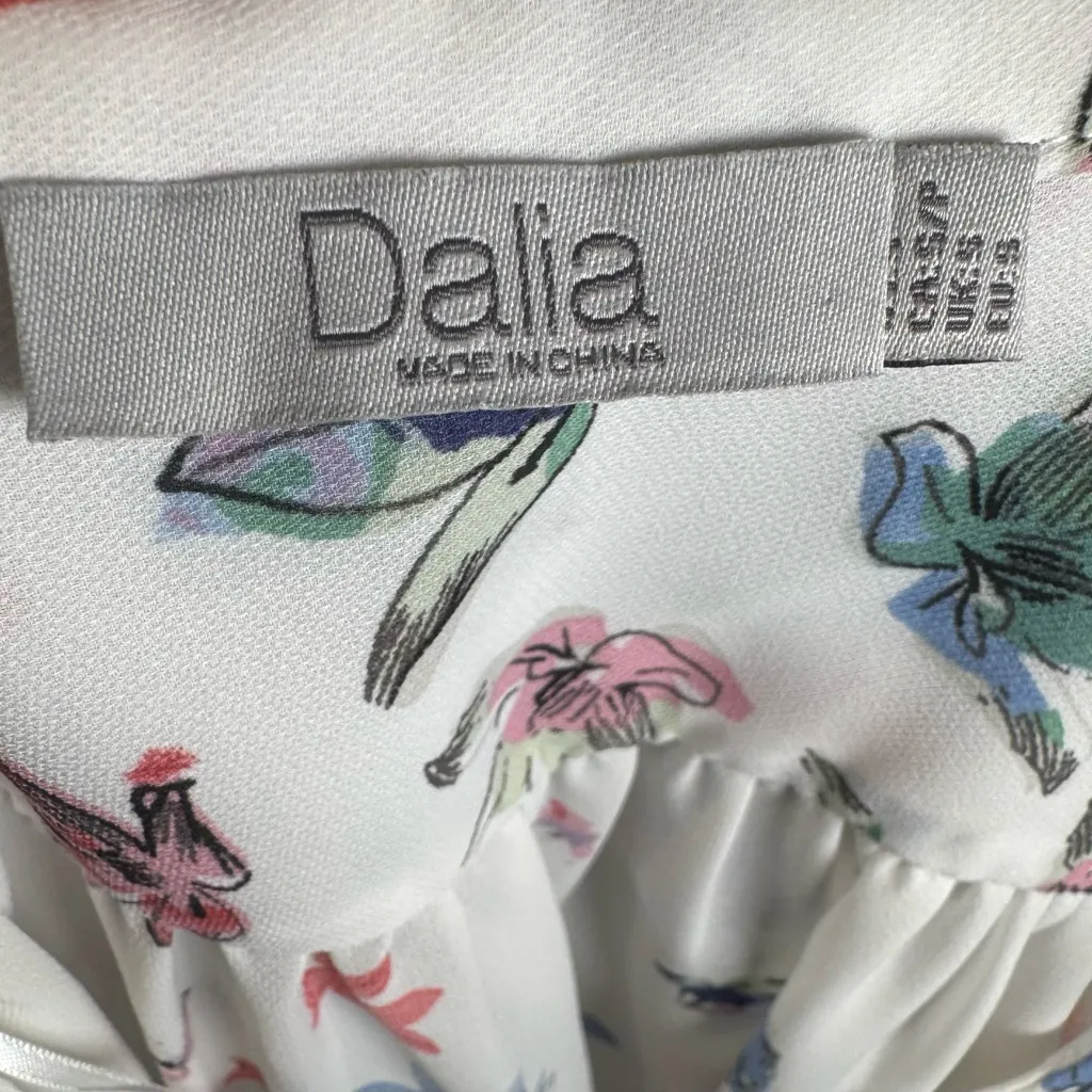 Dalia beautiful white floral print chiffon top size small - Image 5