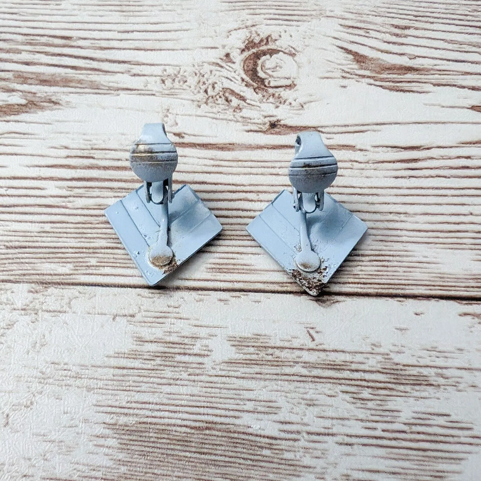 Vintage Clip On Earrings - Image 5