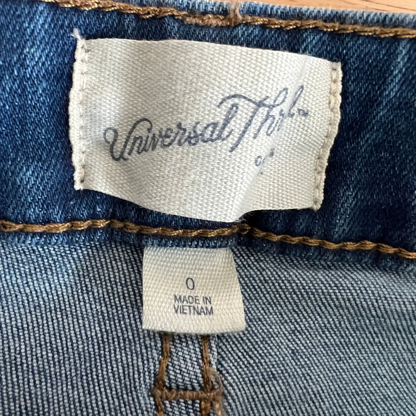 Universal Thread Women's Medium Wash High Rise Jean Shorts - Size 0 - NWT - Image 9