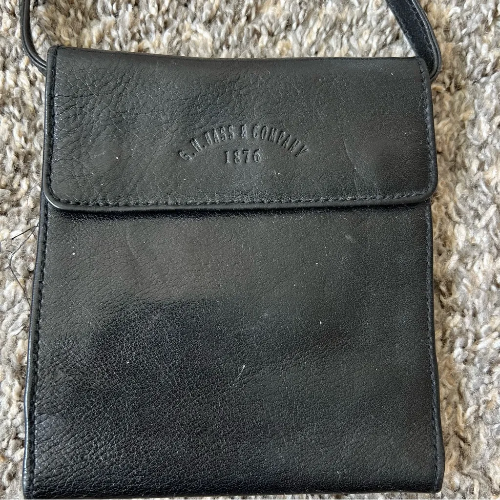 G.H. Bass & Company Black Leather Wallet Crossbody Purse‎ - Image 2
