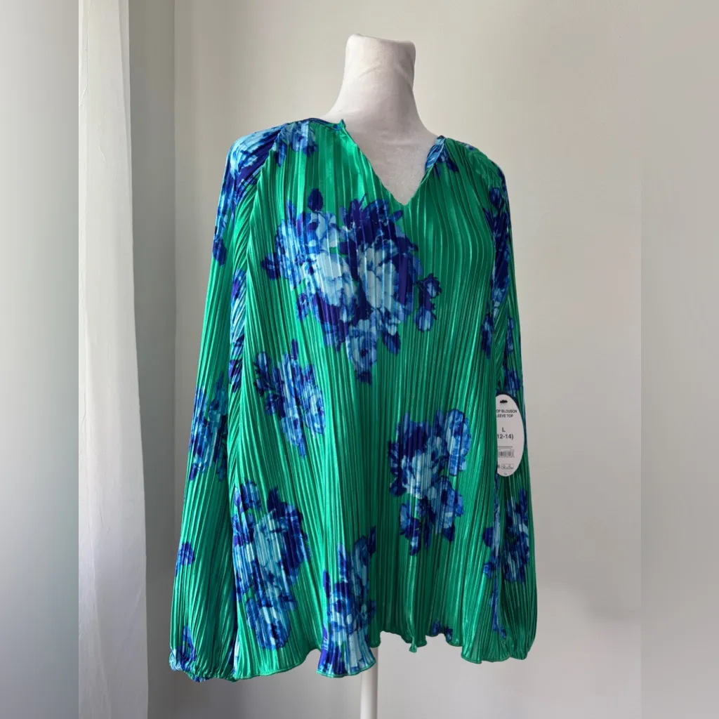 NWT Scoop Green & Blue Floral Print V - Image 3
