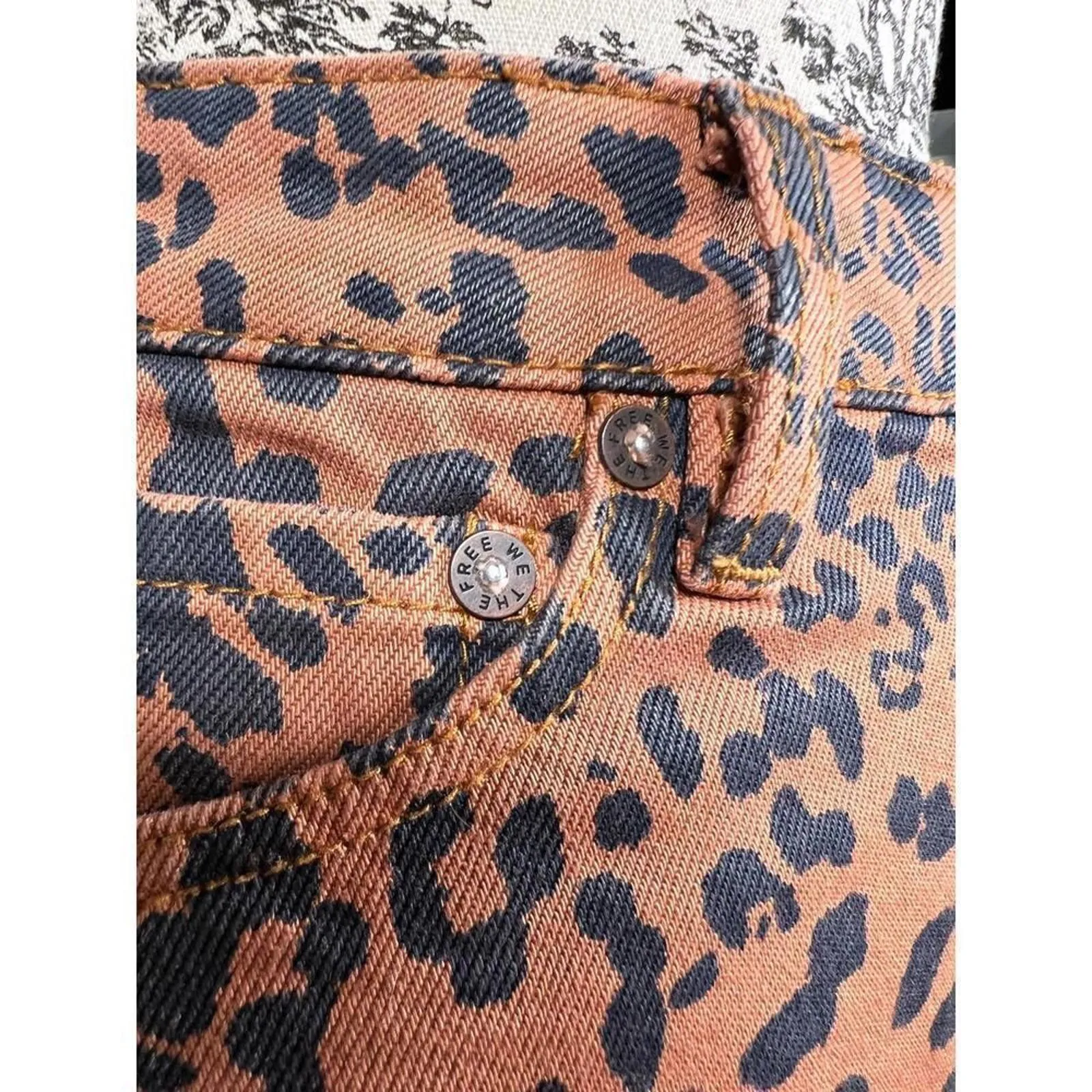 Free People We The Free Leopard Denim Zip Mini Skirt – Size 24 - Image 6