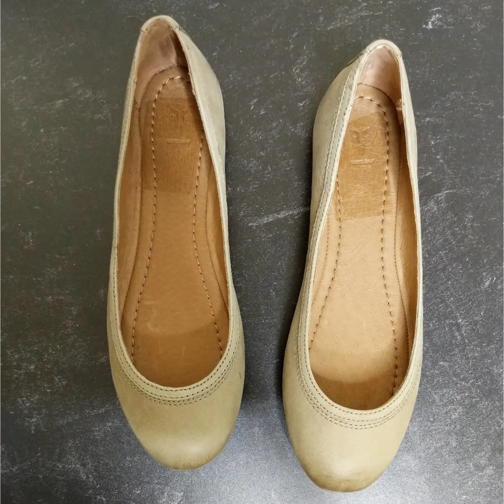 Frye Carrie Leather Flat - Size 8.5M - NWOB - Image 2