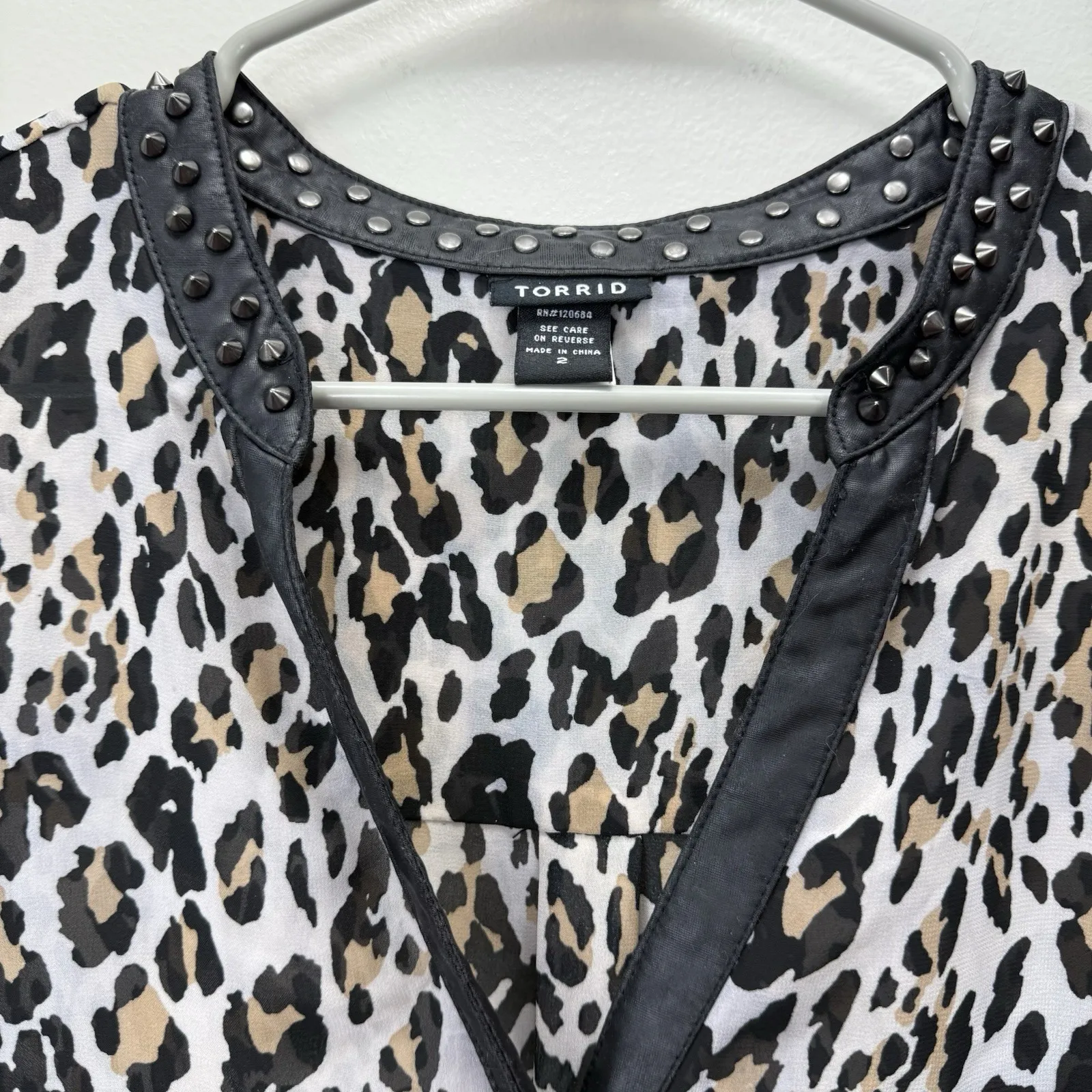 Torrid Animal Print Studded Spikes Sheer‎ Chiffon Button Up Blouse Size 2X - Image 5