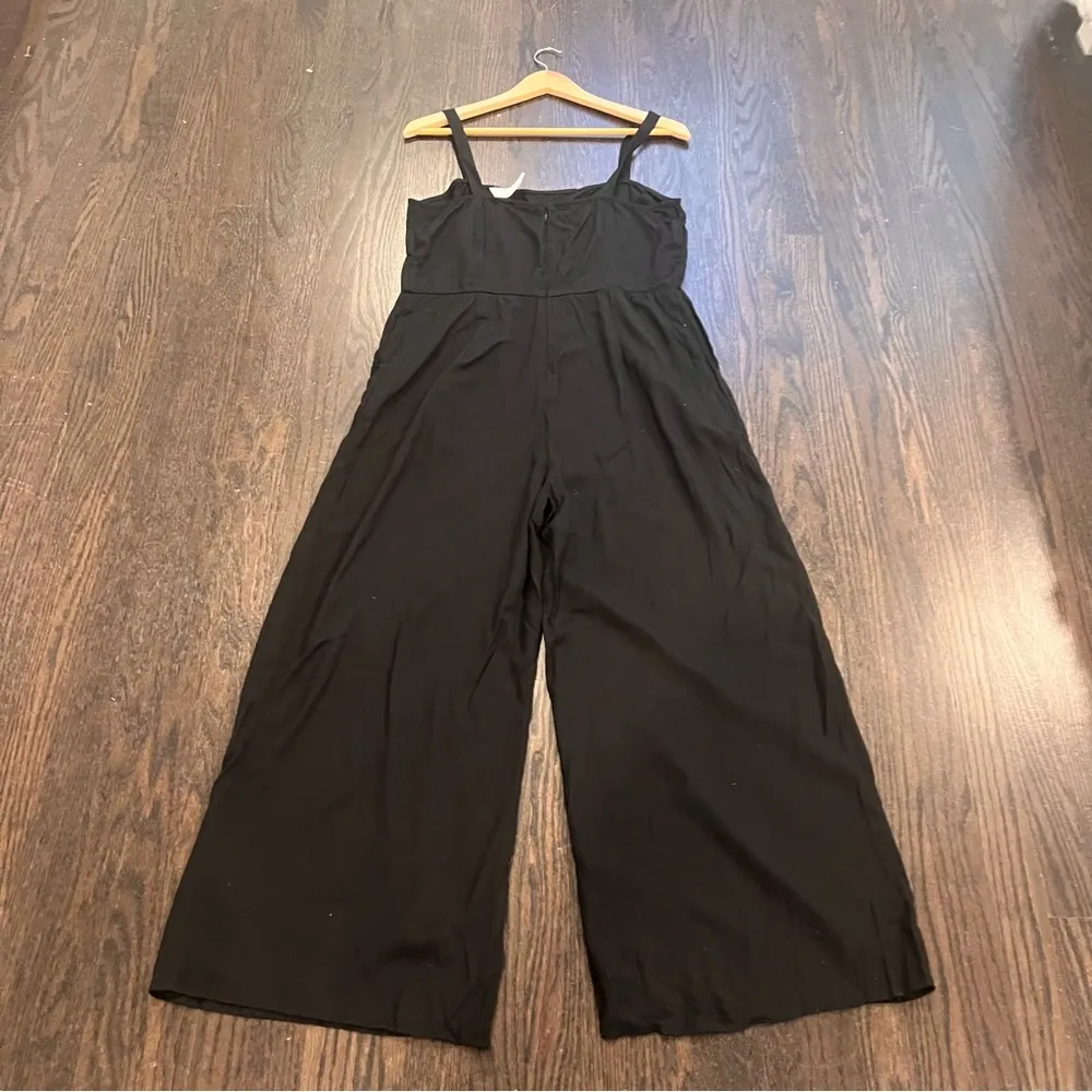 GAP Black Jumpsuit Elegant Versatile Design - Image 9