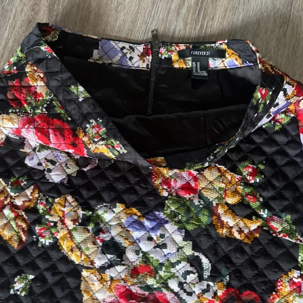 🌼 Forever 21 Floral Quilted Mini Skirt – Size Medium - Image 6