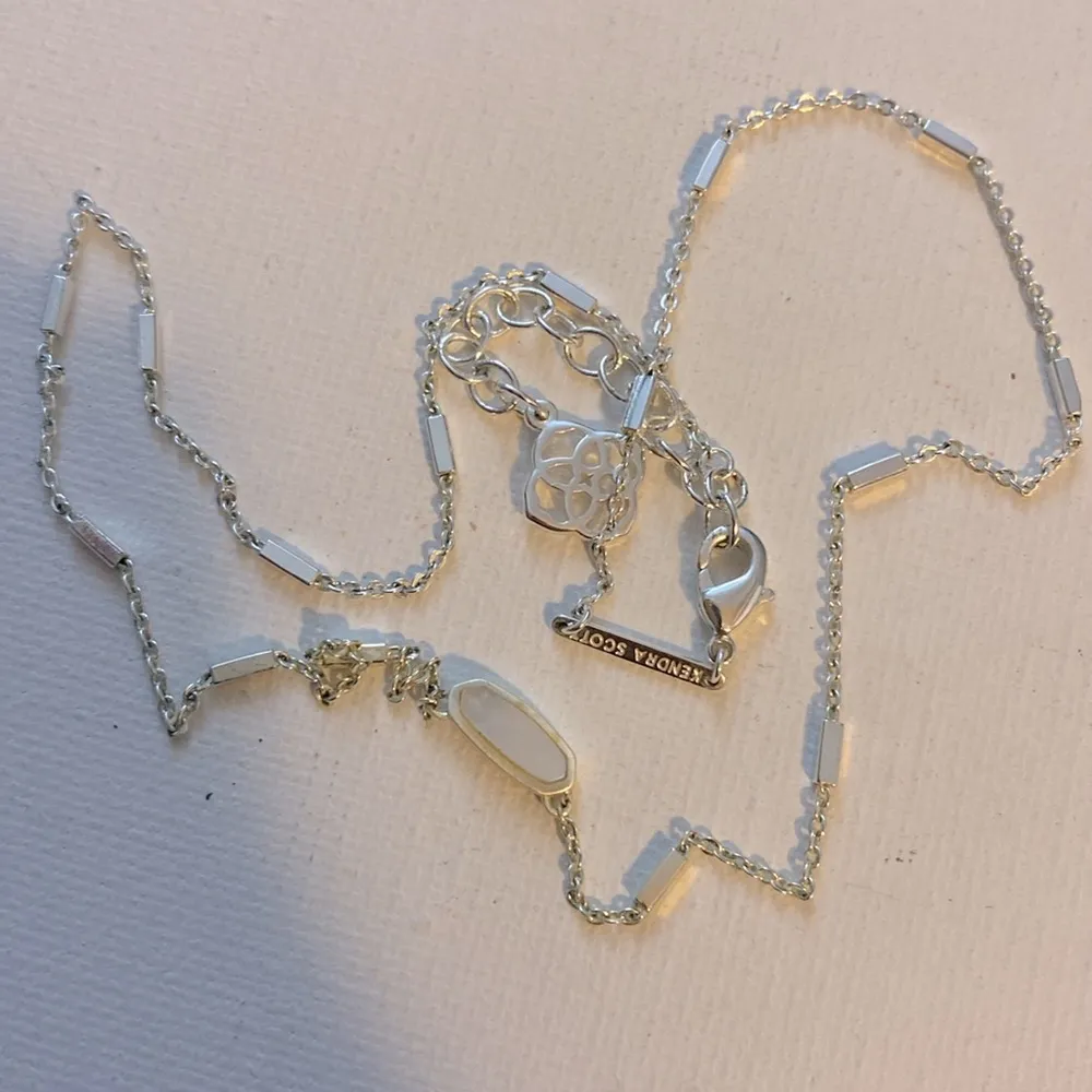 Kendra Scott Miya silver tone necklace with mother of pearl stone - Image 5