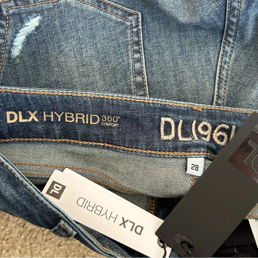 NWT DL1961 Farrow High Rise Instaslim in Rebellion Wash Distressed Jeans Size 28 - Image 6