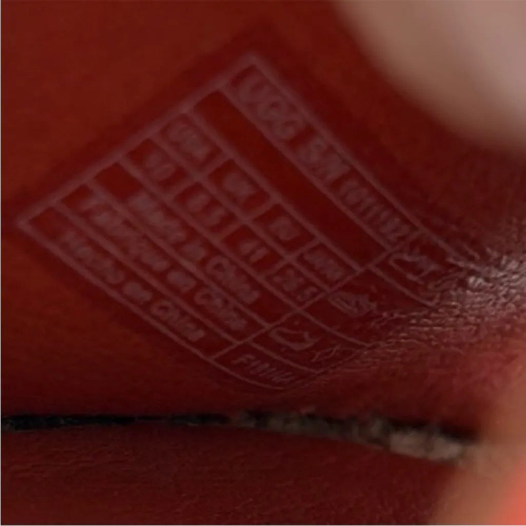 Like New UGG Leather Cherry Exotic Slide
Sandals salmon Size 10 - Image 5