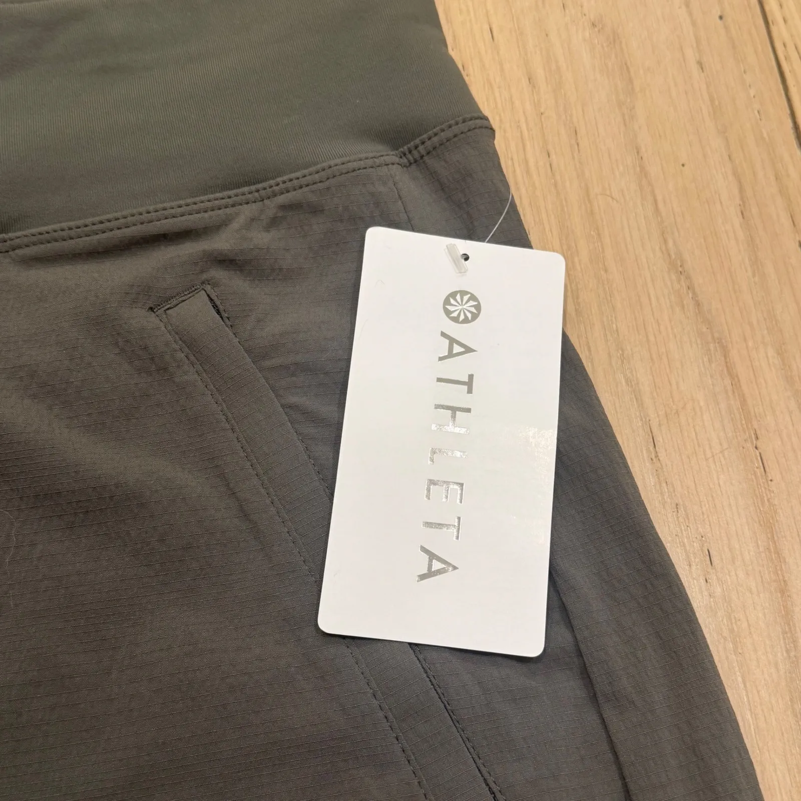 NEW Athleta Trekkie North Shorts Size 24 Olive Green Hiking‎ Activewear Pockets - Image 2