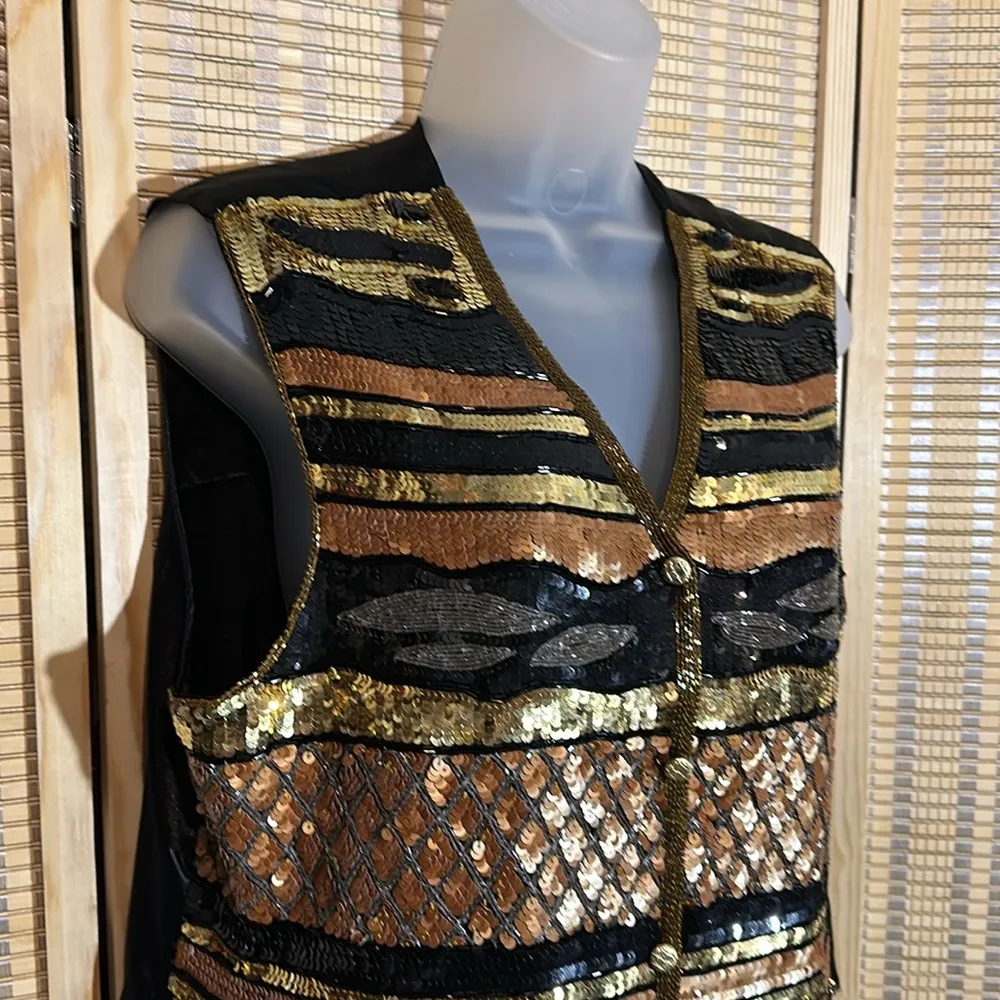 Modi Vintage 1980s or 1990s Gold Black Sequined and Beaded Silk Vest Medium - Image 2
