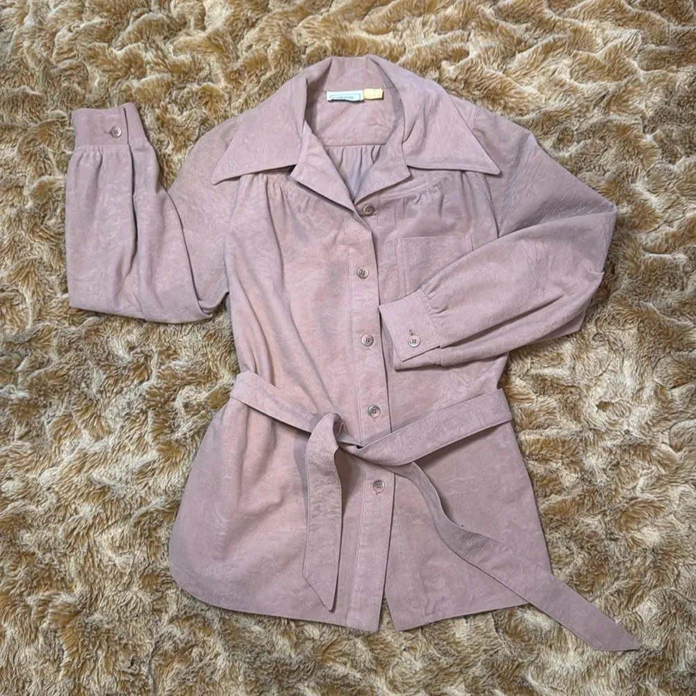 Campus Casual Vintage Pink Button - Image 6