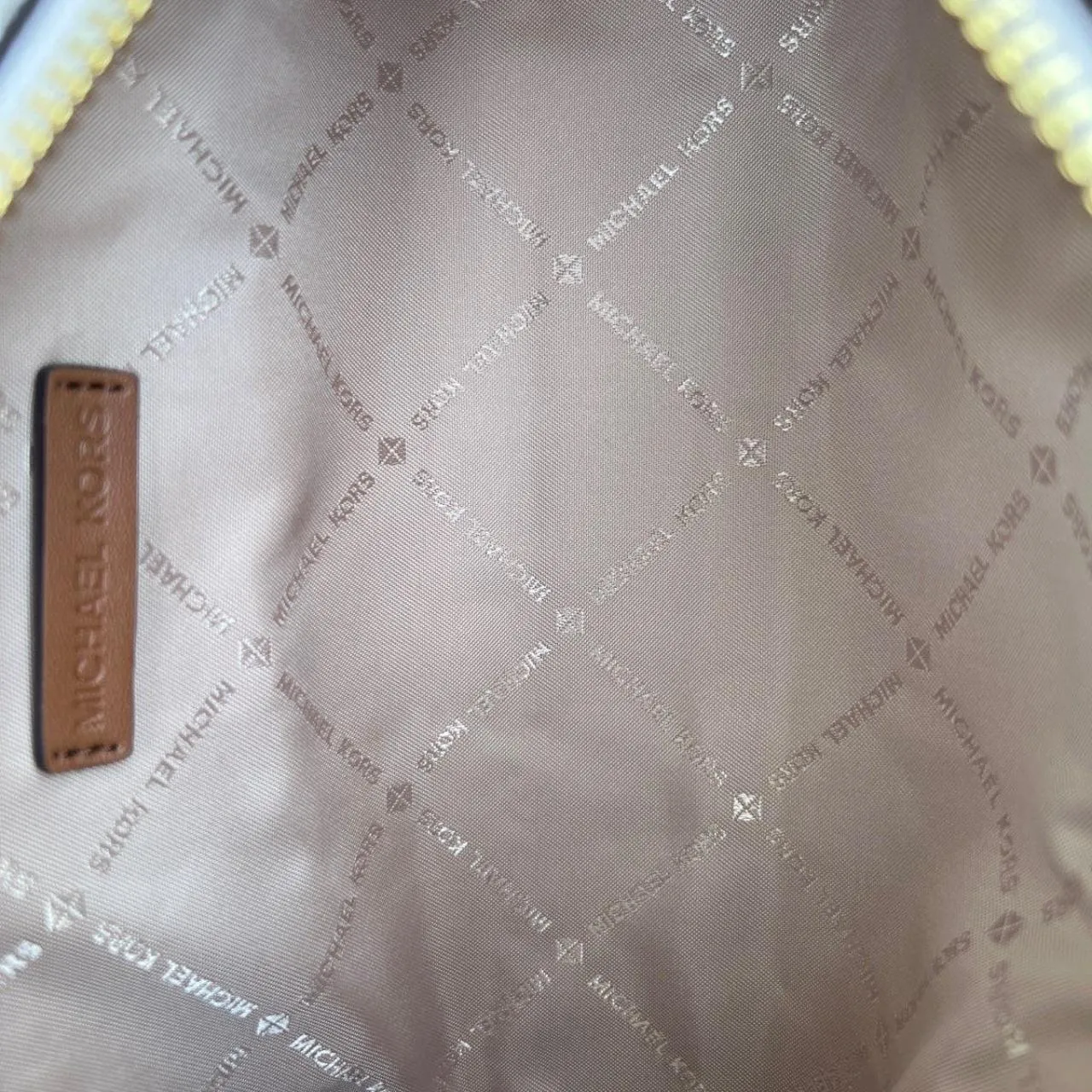 Michael Kors  Vanilla Notebook And Pencil Case Gift Box Set - Image 5