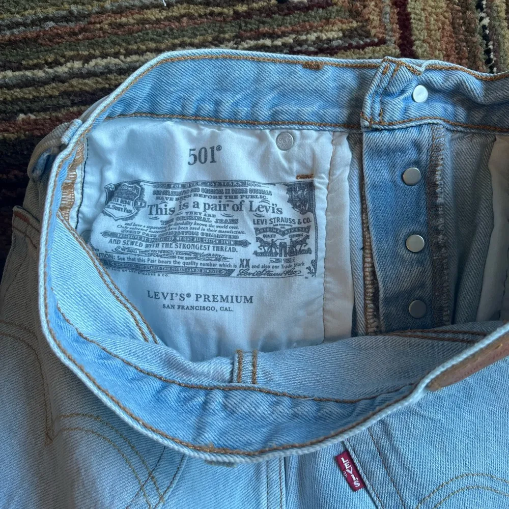 Levi’s 501 shorts size 25 - Image 4