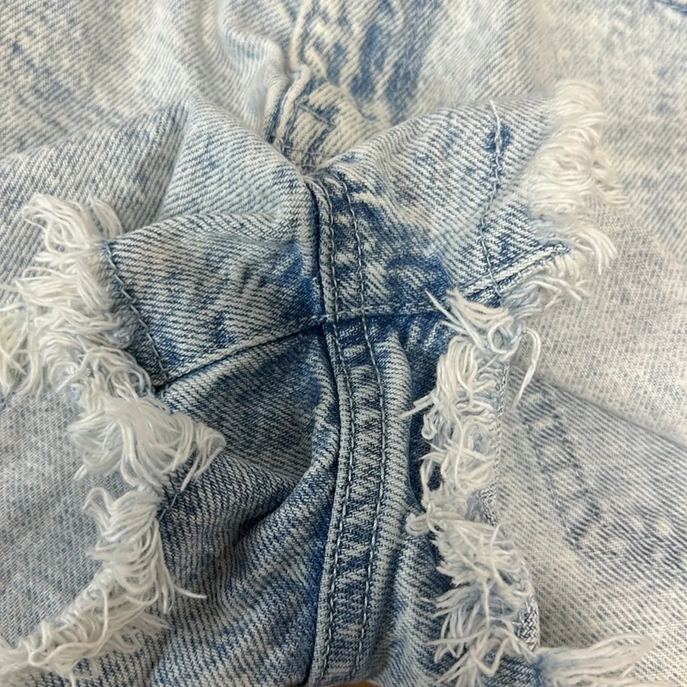 Dazzle High Waisted Denim Festival Shorts Sz 23 Wash color Frayed hem. - Image 10