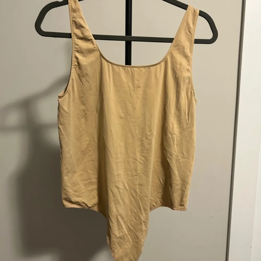 SKIMS FITS EVERYBODY SQUARE NECK BODYSUIT - Image 3