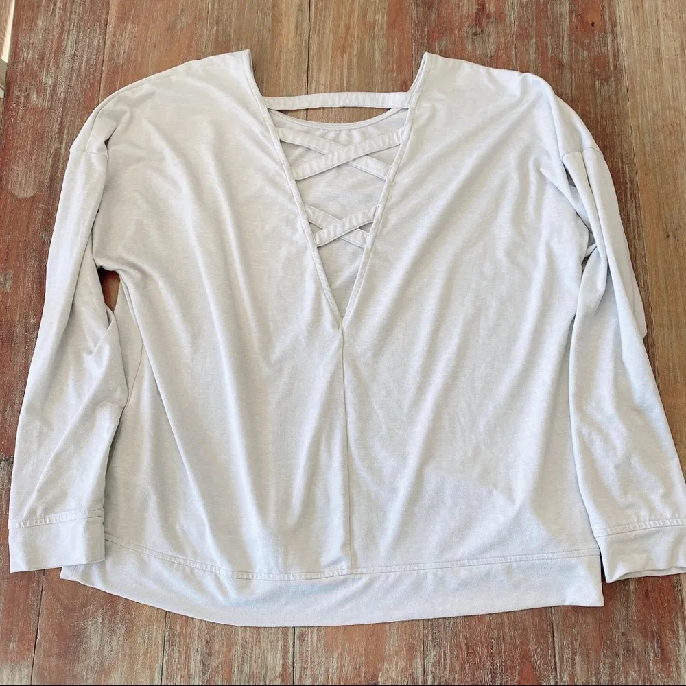 🦃 Gap Fit Brushed Tech Jersey Light Gray Long Sleeved Tee Size Large - Image 6